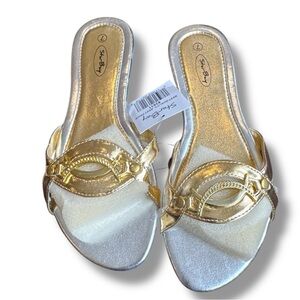 Elegant Gold Sandals with Cushioned Sole and Adjustable Straps
